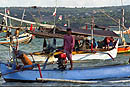 les pirogues à balancier à Bali en Indonésie
