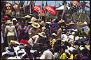 procession sur la plage du temple de Petitinguet à bali