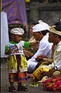 procession à bali en indonésie