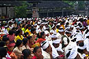 procession et cérémonie à bali en indonésie