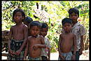 enfants d'un village des temples d'Angkor au cambodge