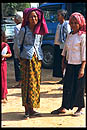 femmes de siem reap partant visiter les temples d'Angkor au Cambodge en Asie du sud-est