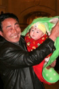 enfant unique dans les bras de son père gaga en Chine