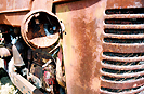 collection de tracteurs rouillés dans le Médoc