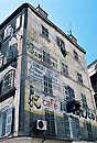 tags sur les murs des immeubles marseillais