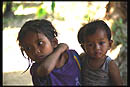 enfants de Done Khône, île des chutes du Mékong au Laos