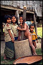 enfant de l'ethnie Soy au Laos