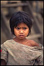 enfant de l'ethnie Soy au Laos