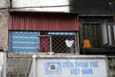 les dessous d'une pince à linge à Hanoi au Vietnam par Laurence Lemaire