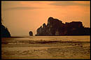 la plage de kho phi phi en thailande