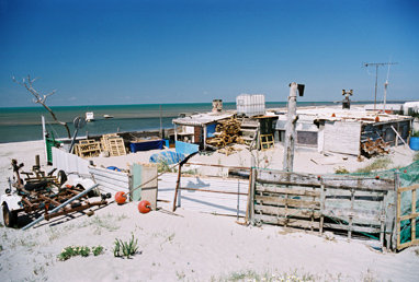 les caravanes de la plage de Beauduc en Camargue