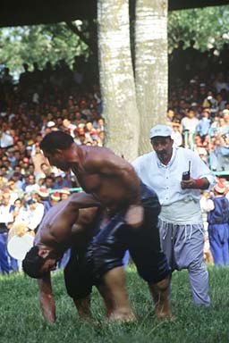 Vedat Ergin d'Ankara est très encouragé par la foule