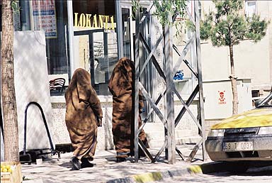 les maronites à l'extrême est de la Turquie /></td>
<td width=